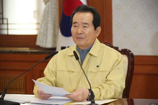 발언하는 정세균 총리      (서울=연합뉴스) 김승두 기자 = 정세균 국무총리가 2일 오후 정부서울청사에서 신종 코로나바이러스 감염증 대응 확대 회의를 주재하며 발언하고 있다. 2020.2.2       kimsdoo@yna.co.kr   (끝)